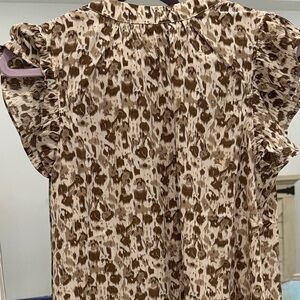 NWT Women's Brown and Cream Flutter Sleeve Top